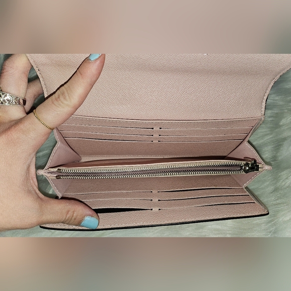 ❌SOLD❌ 🩷LV Twist🩷 - Picture 13 of 16